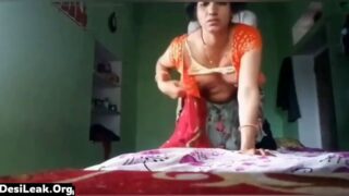 Mature desi aunty Shubha secret affair and sex with milkman, Viral Video
